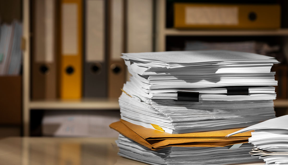Niestandardowe dokumenty w&nbsp;aktach osobowych – co i&nbsp;gdzie przechowywać? Przewodnik